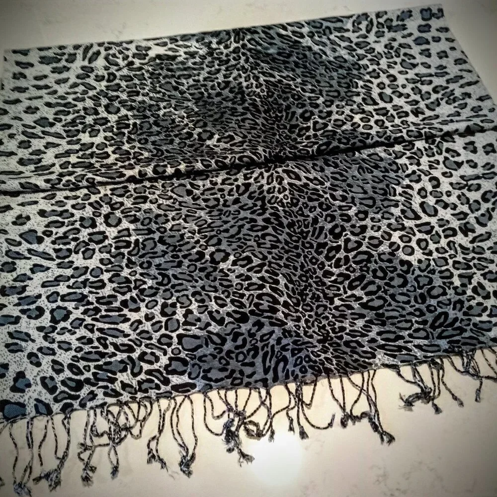 Bijoux Terner Fringed Animal Print Pashmina Wrap